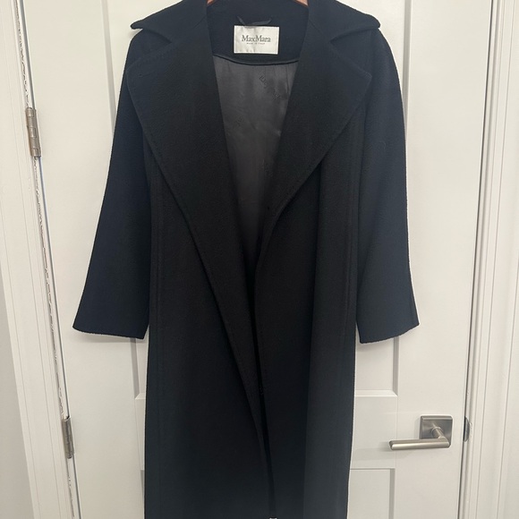 MaxMara Classic Manuela Black Coat - Picture 2 of 8